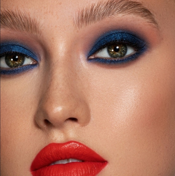 KYLIE BIRTHDAY SIPPING PRETTY PALETTE. - Picture 6 of 10